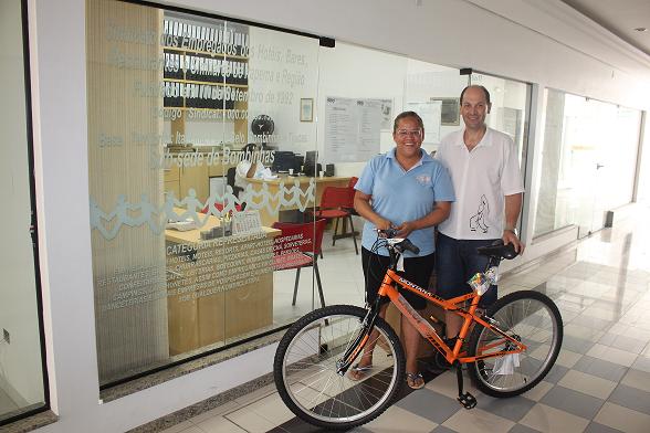 CLAUDINEIA DAS DORES RAMOS da empresa Pousada Vila do Coral da cidade Bombinhas, que foi contemplada com uma BICICLETA