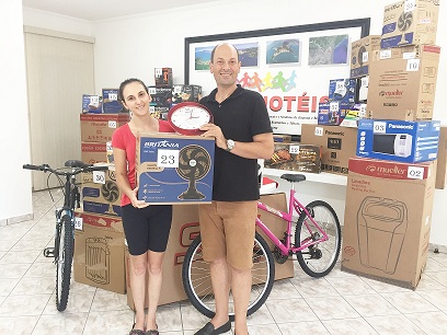 KAREN VANESSA REX, da empresa Restaurante Dona Adda, do bairro meia praia da cidade Itapema, que foi sorteada no dia 22/dezembro/2017.